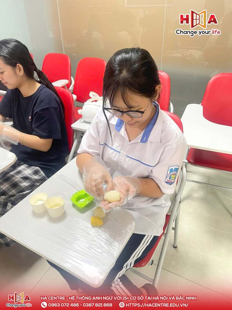 Biến lớp học thành "XƯỞNG BÁNH" - Cùng HA Junior Thuận Thành đón trung thu
